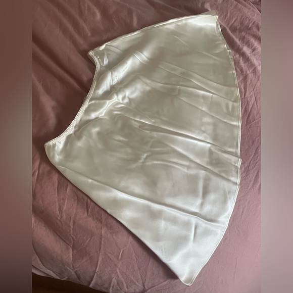 Reformation Cream Mini Skirt - Small - BNWOT - Picture 3 of 5